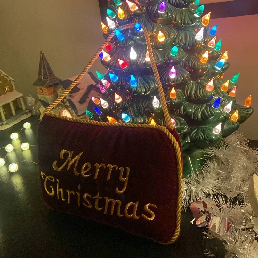 🎄Merry Christmas velvet hanging decorative pillow dark red and gold 🎄